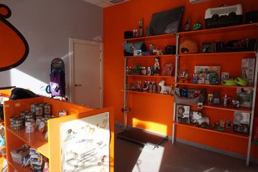 estanterias con productos veterinarios